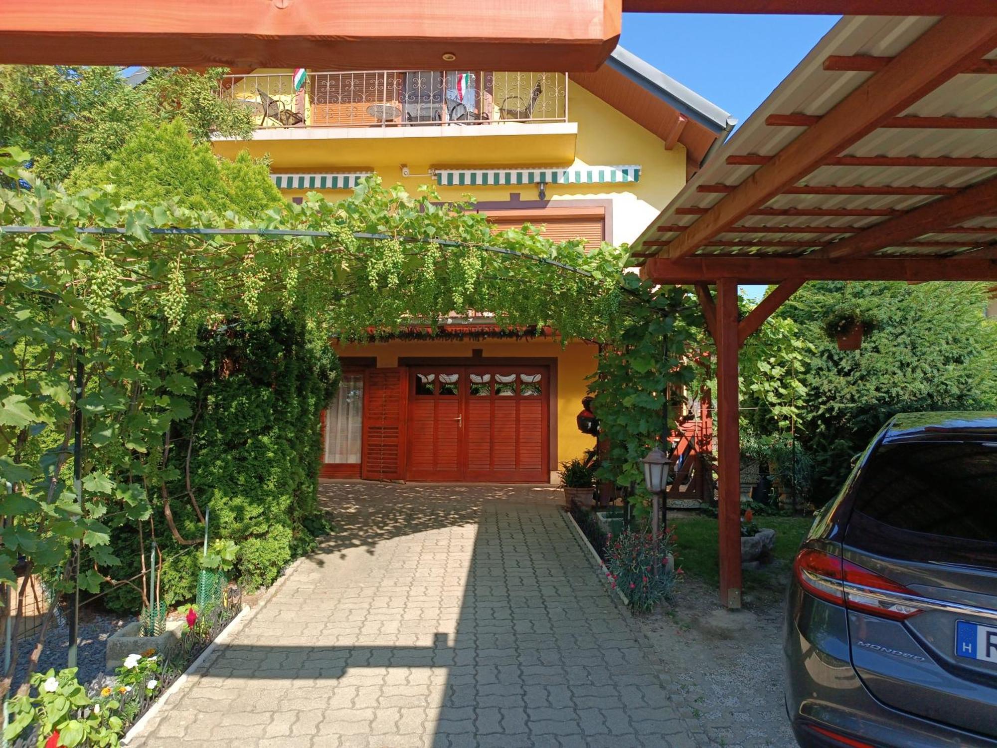 Anna Ilona Vendeghaz Hotel Badacsonytomaj Exterior photo